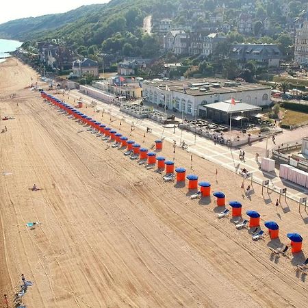 Hotel De La Plage Houlgate Bagian luar foto